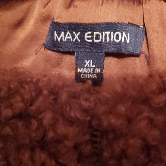 Coat, - Picture 3 of 4